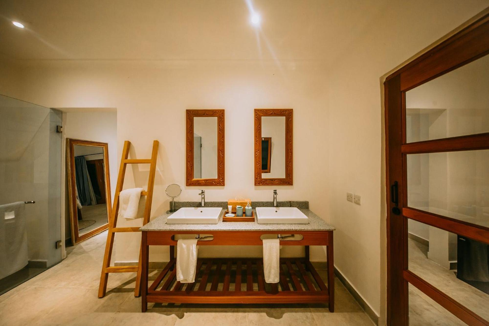 Hotel Kivuli 4*
